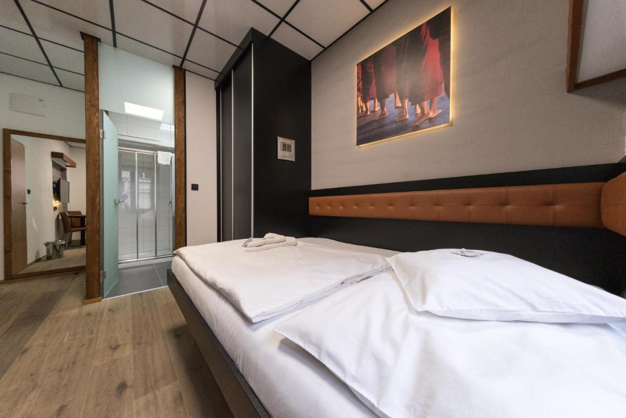 Hotel Plzen Bagian luar foto