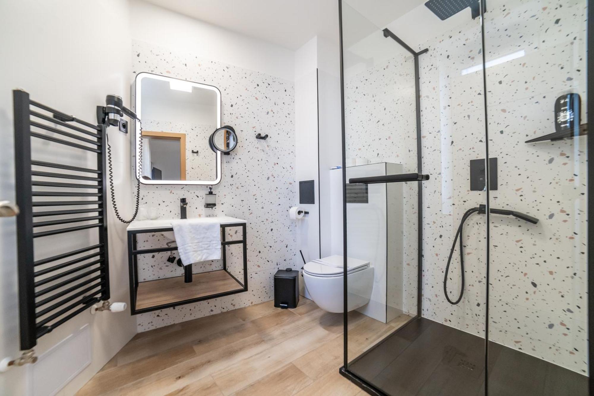 Hotel Plzen Bagian luar foto