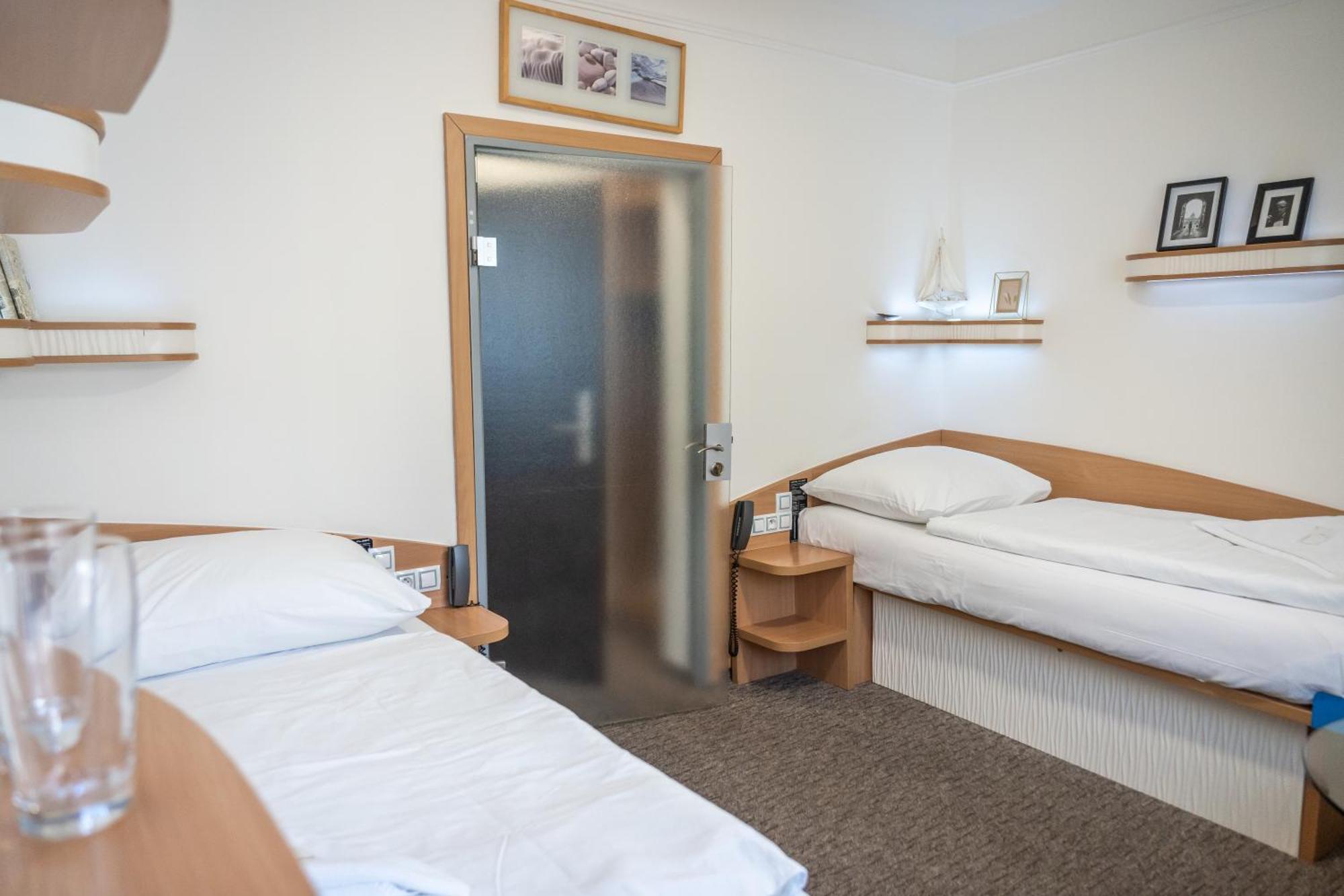 Hotel Plzen Bagian luar foto