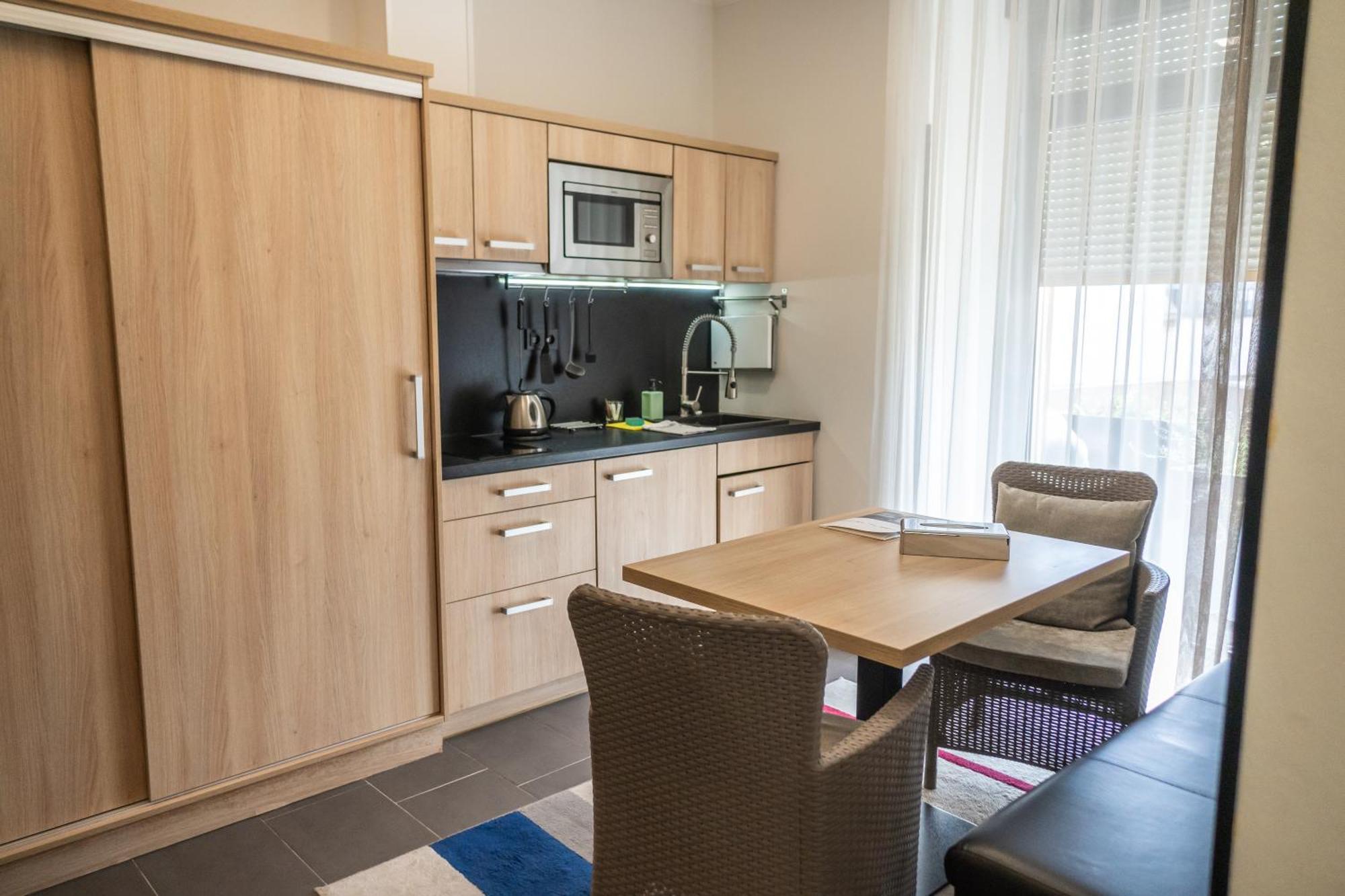 Hotel Plzen Bagian luar foto