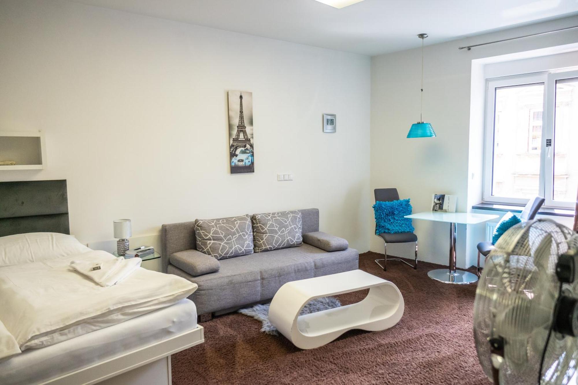 Hotel Plzen Bagian luar foto