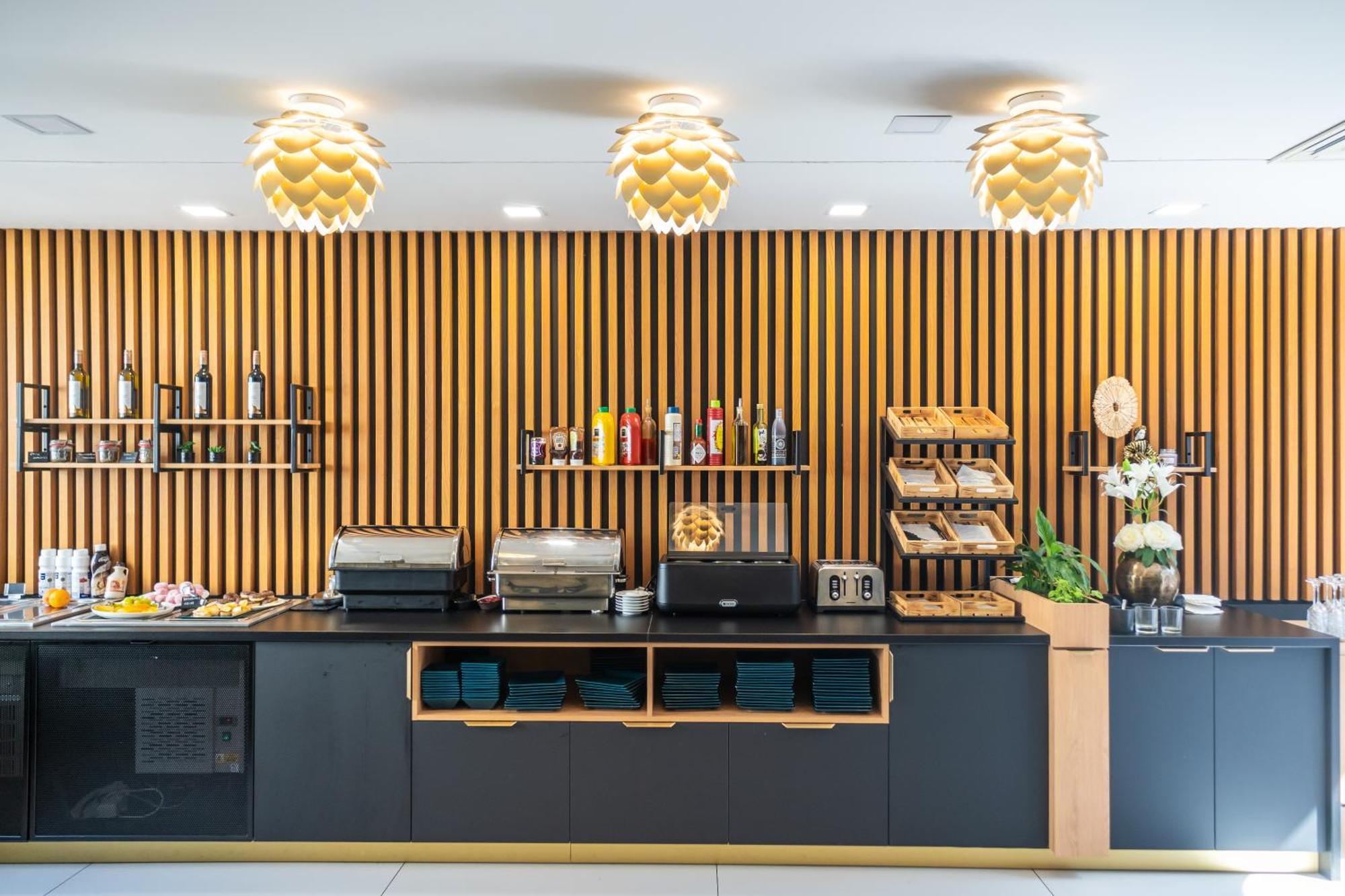 Hotel Plzen Bagian luar foto