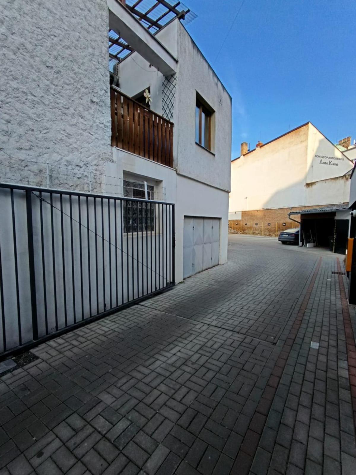Hotel Plzen Bagian luar foto