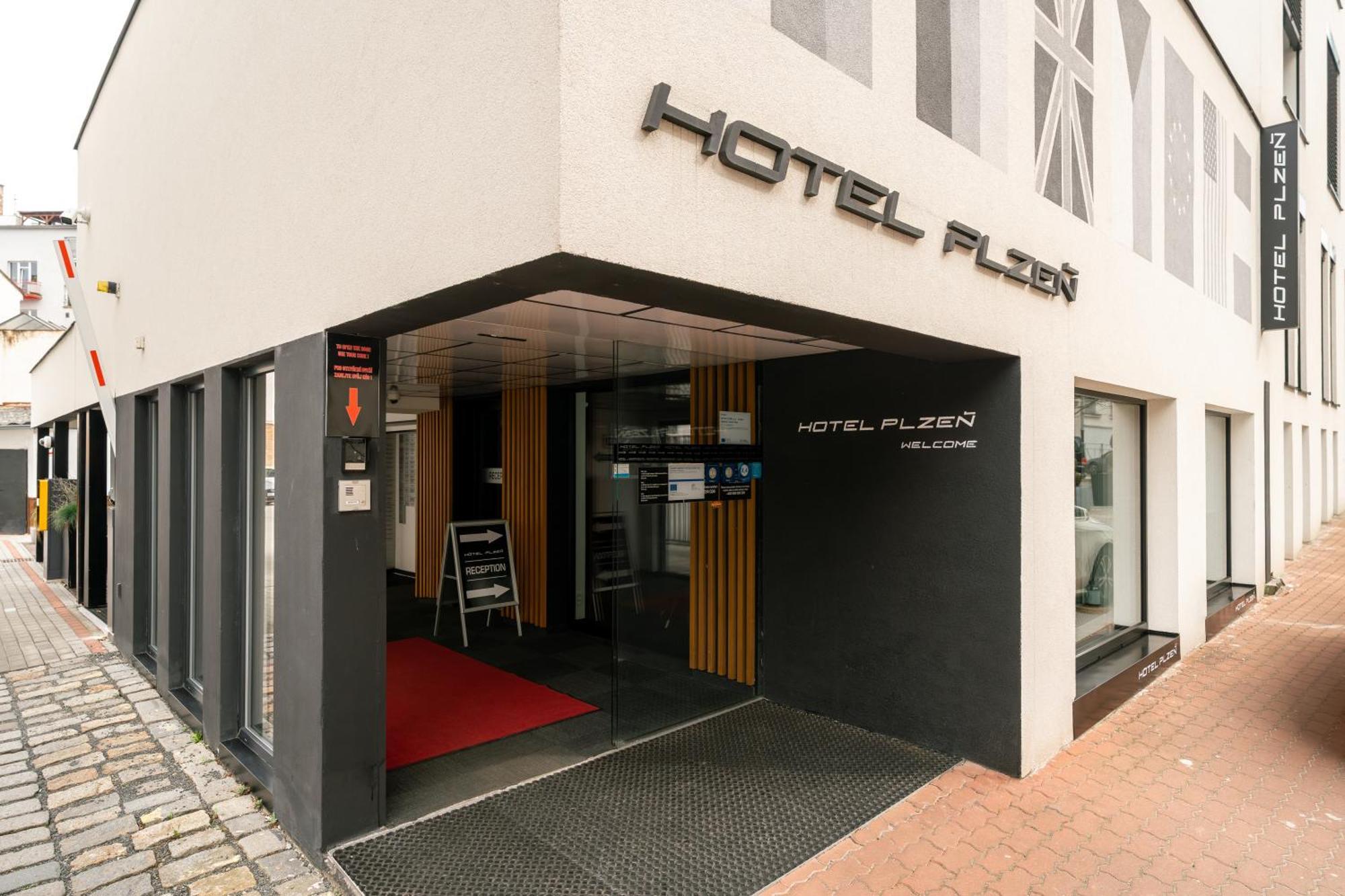 Hotel Plzen Bagian luar foto