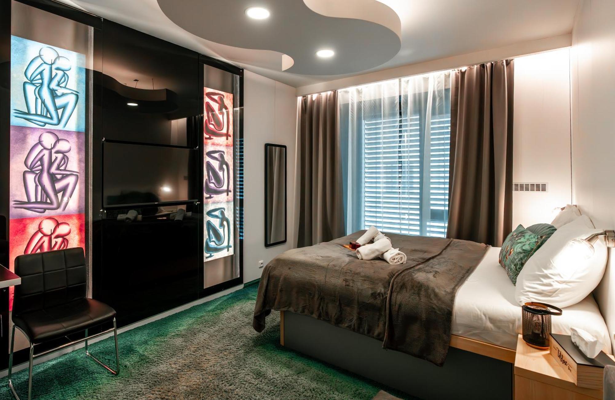 Hotel Plzen Bagian luar foto