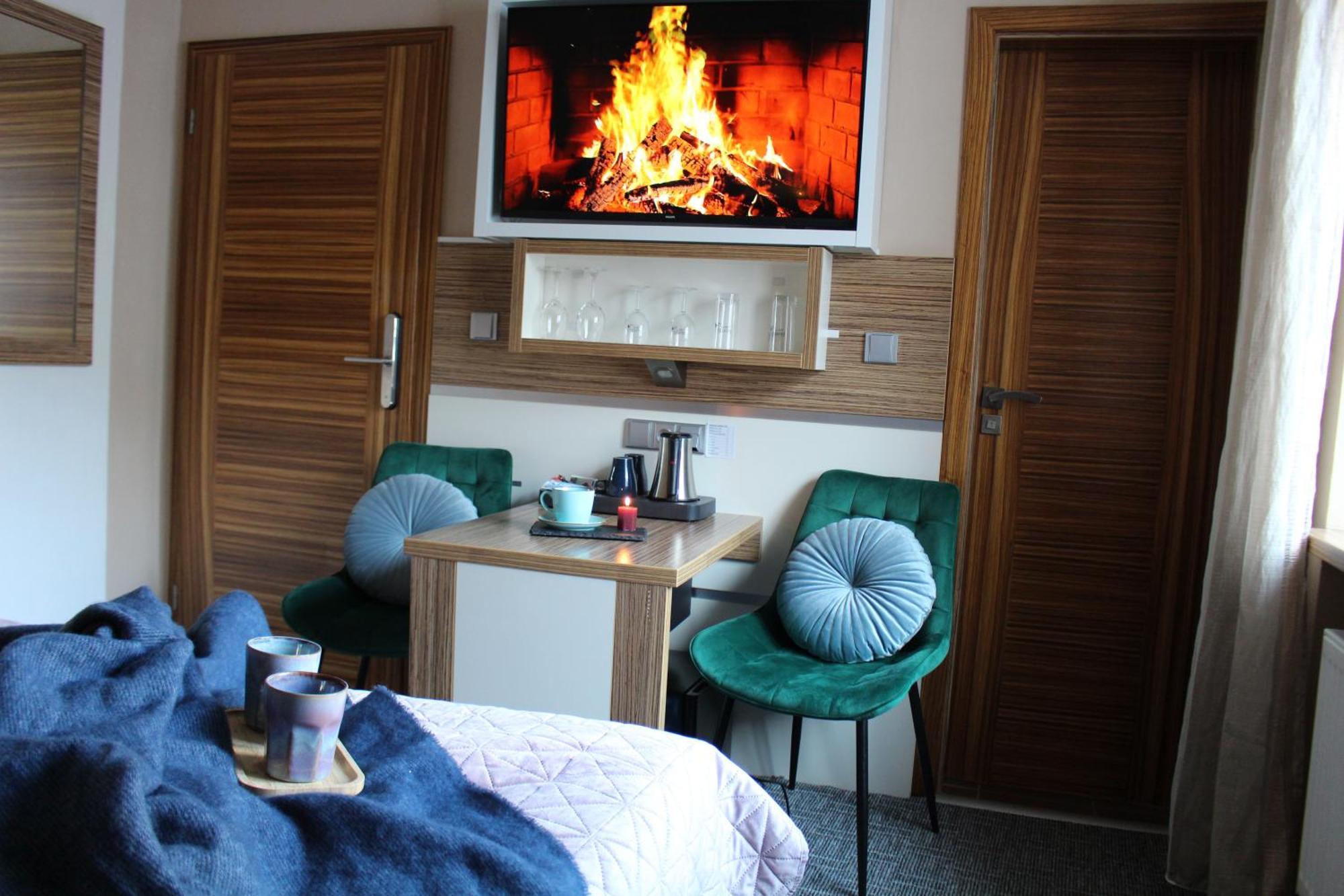 Hotel Plzen Bagian luar foto