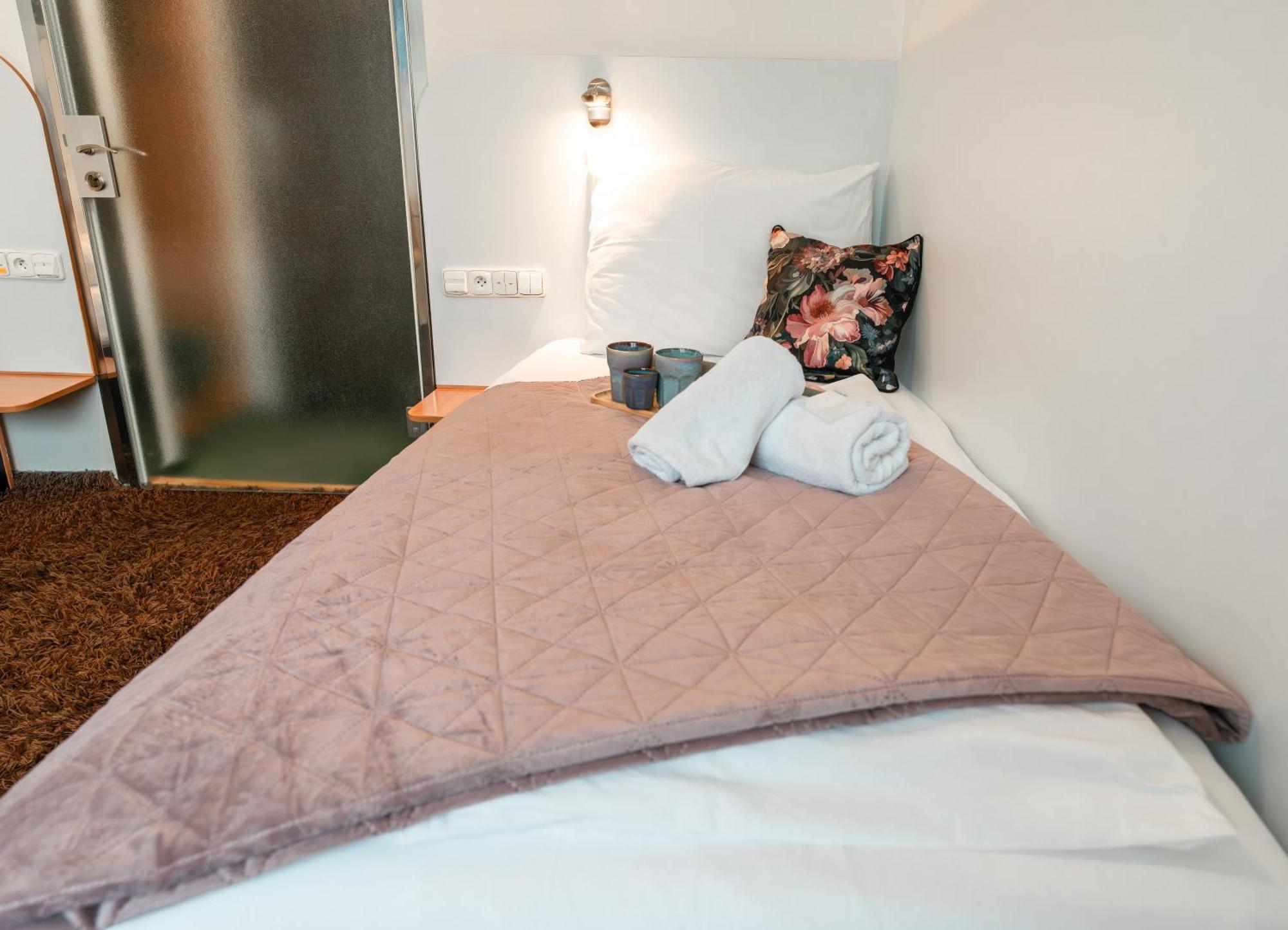 Hotel Plzen Bagian luar foto