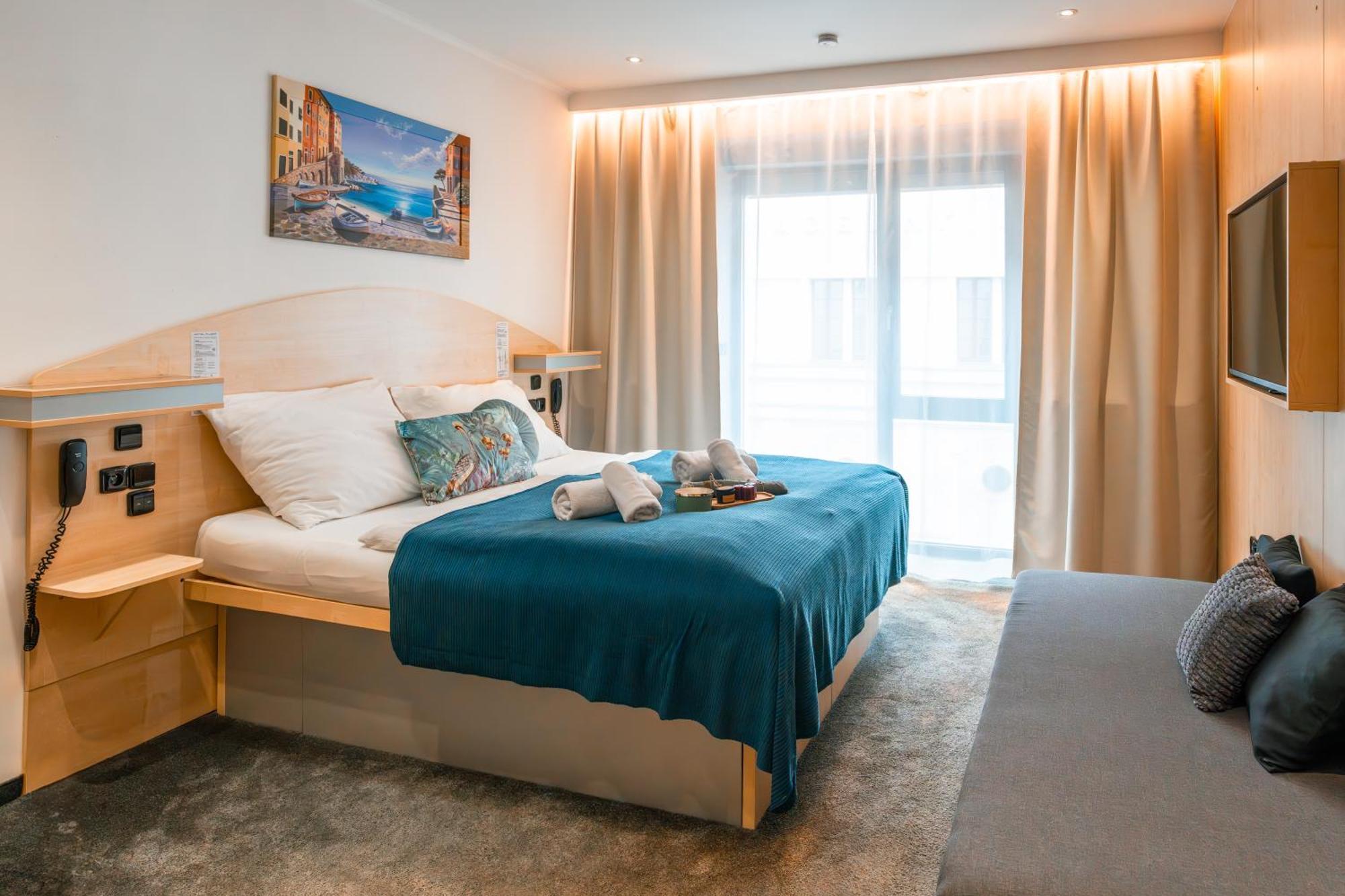 Hotel Plzen Bagian luar foto