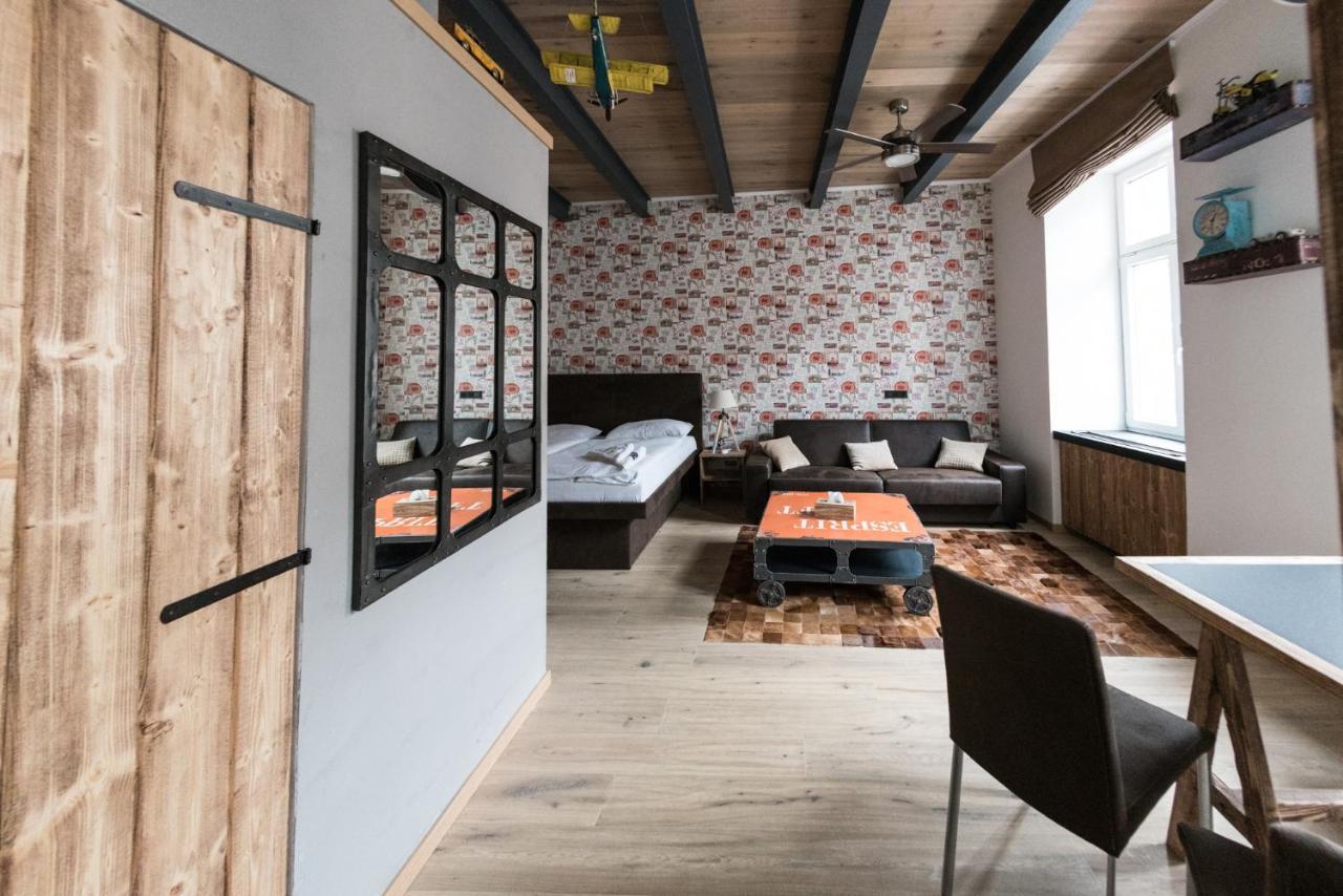 Hotel Plzen Bagian luar foto